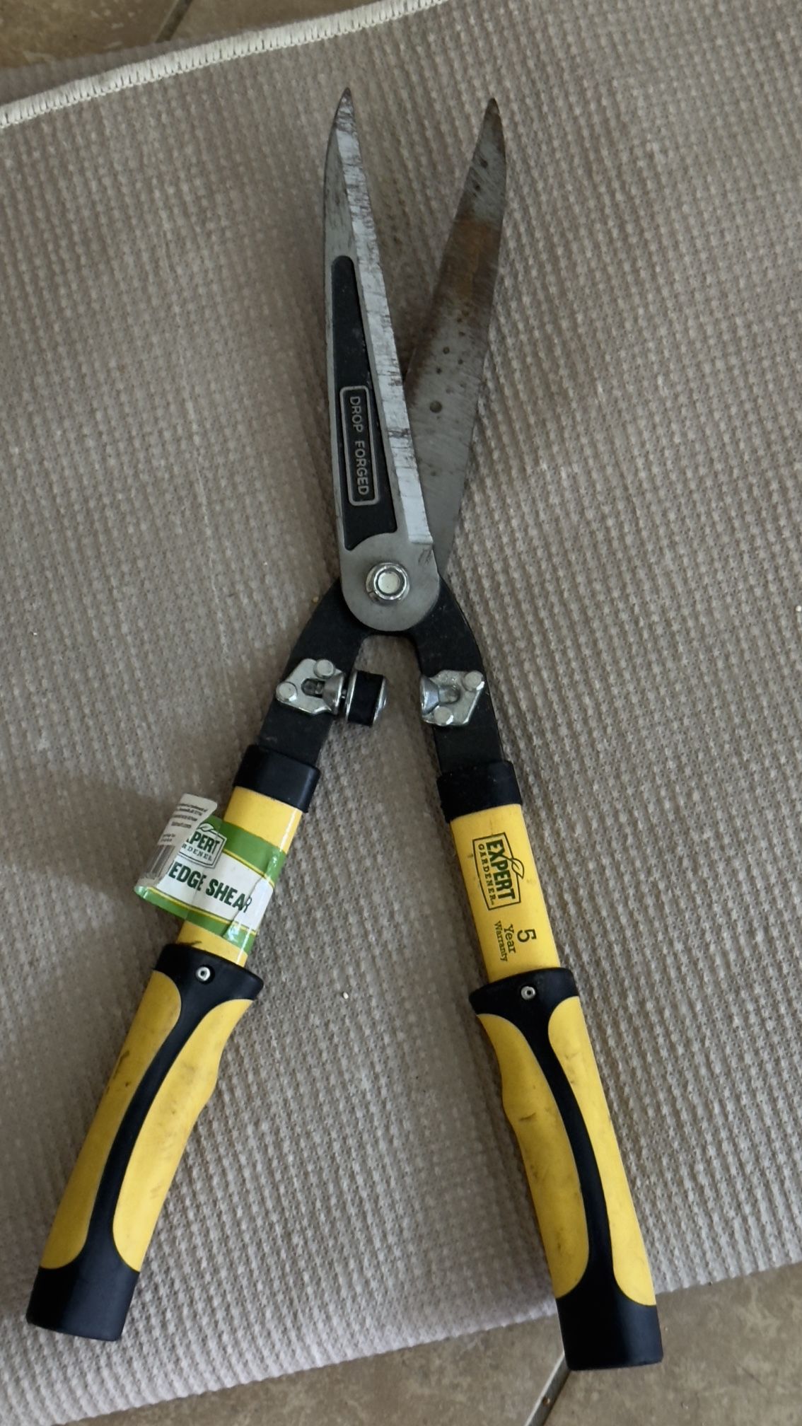 Edging shears
