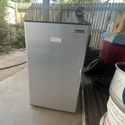 magic chef mini fridge 