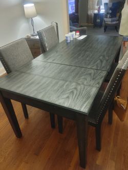 Full size dining room w/extension & 4 chairs