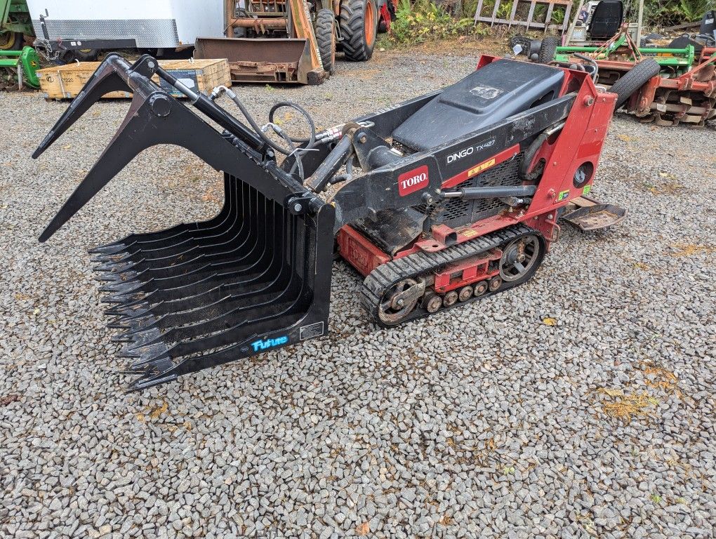 Toro Dingo TX427 Mini Skid Steer 