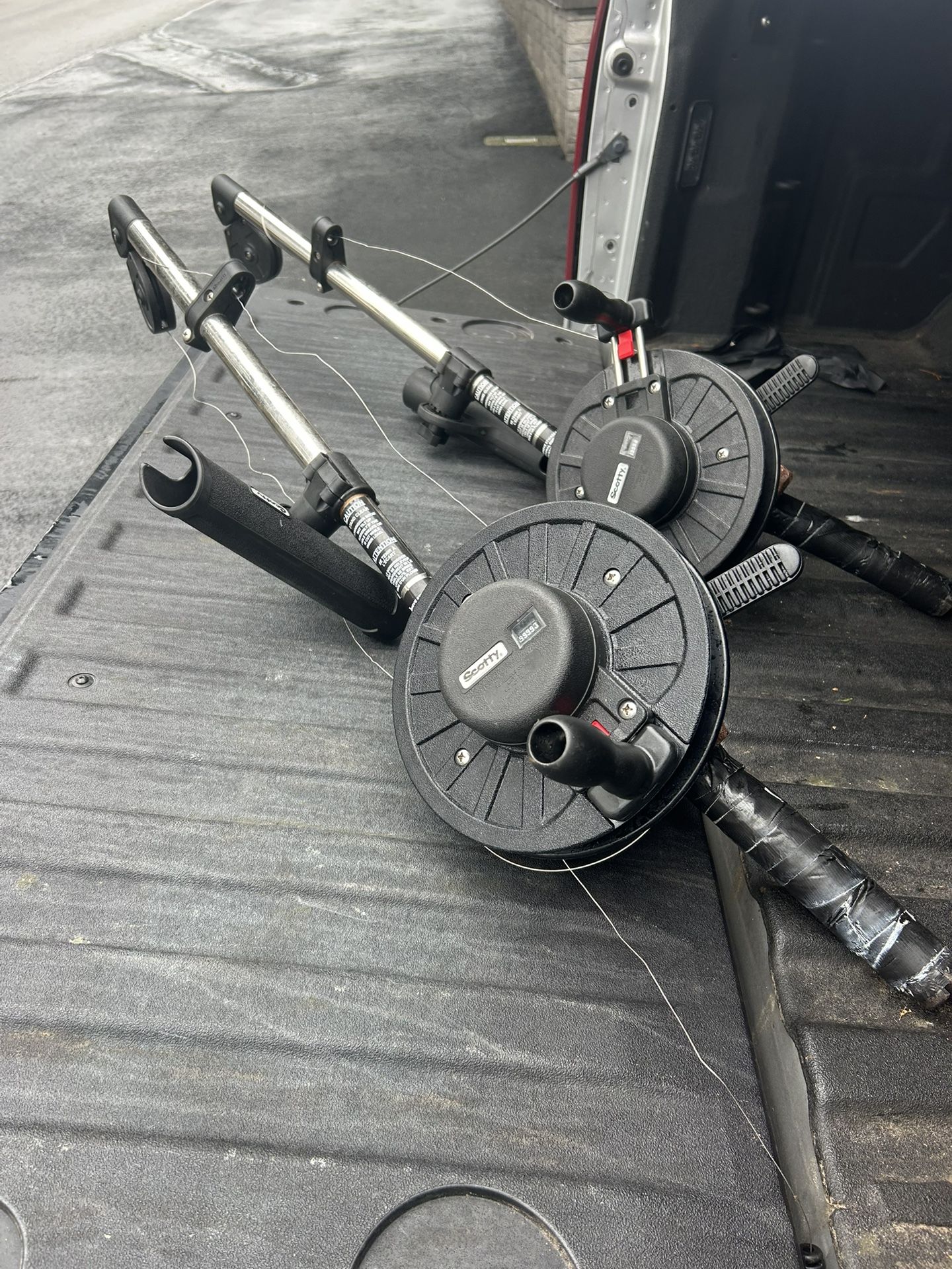 Scotty Down riggers WITH Pole Holder Mount.!