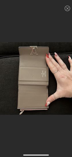 Louis Vuitton Capucines Compact Wallet for Sale in Scottsdale, AZ