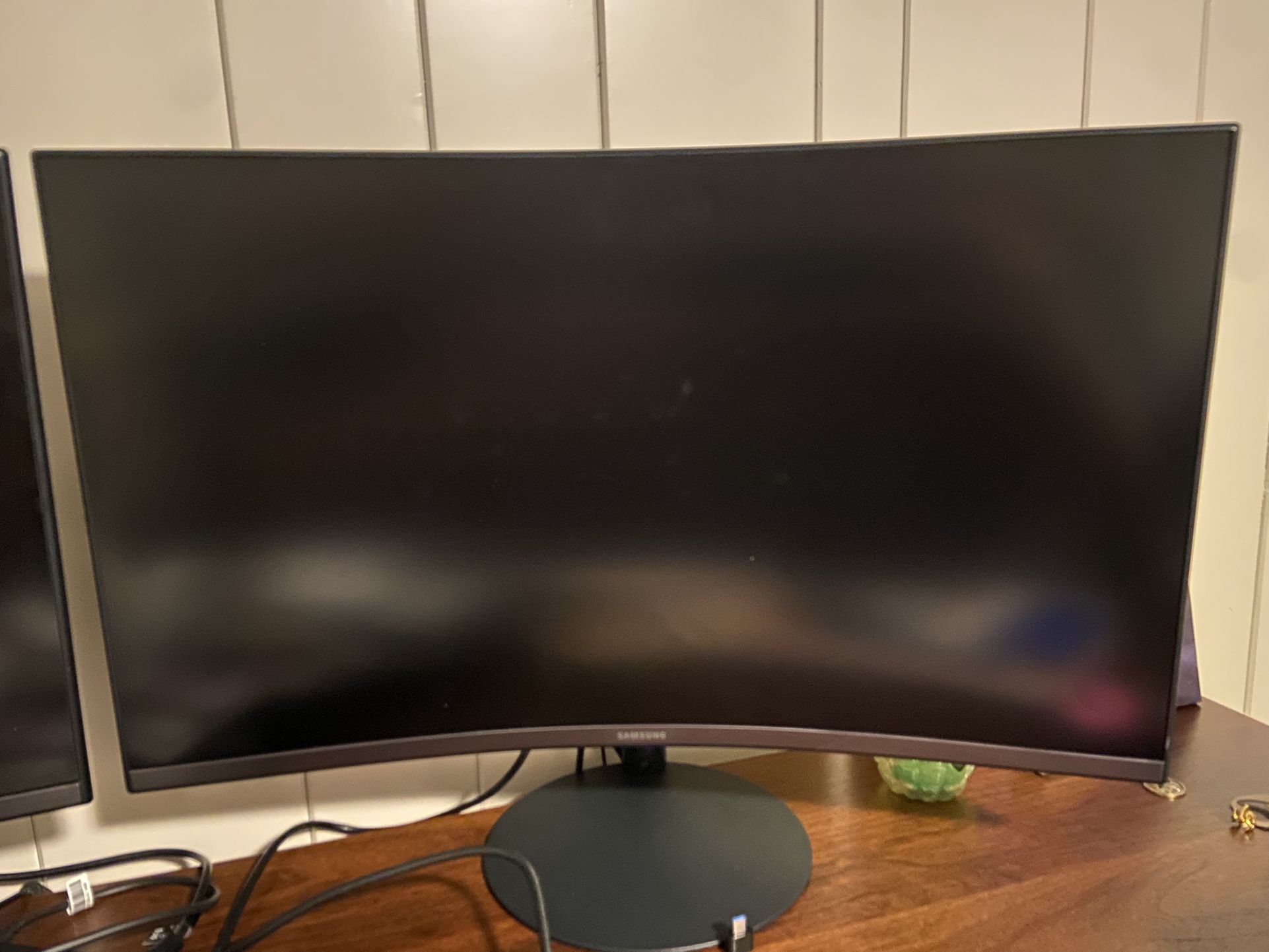 Samsung T550 Series 27-Inch FHD 1080p Curved Computer monitor