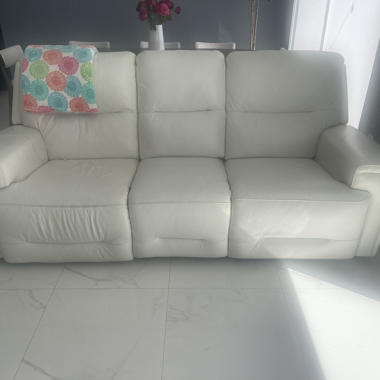 Leather Power Recliner Sofa! Perfect Condition!