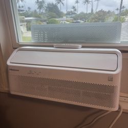 **Like new!** Hisense 8,000 BTU Window Unit Air Conditioner