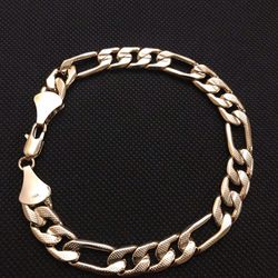 14k Gold Plated Textured Figaro Bracelet 9” 