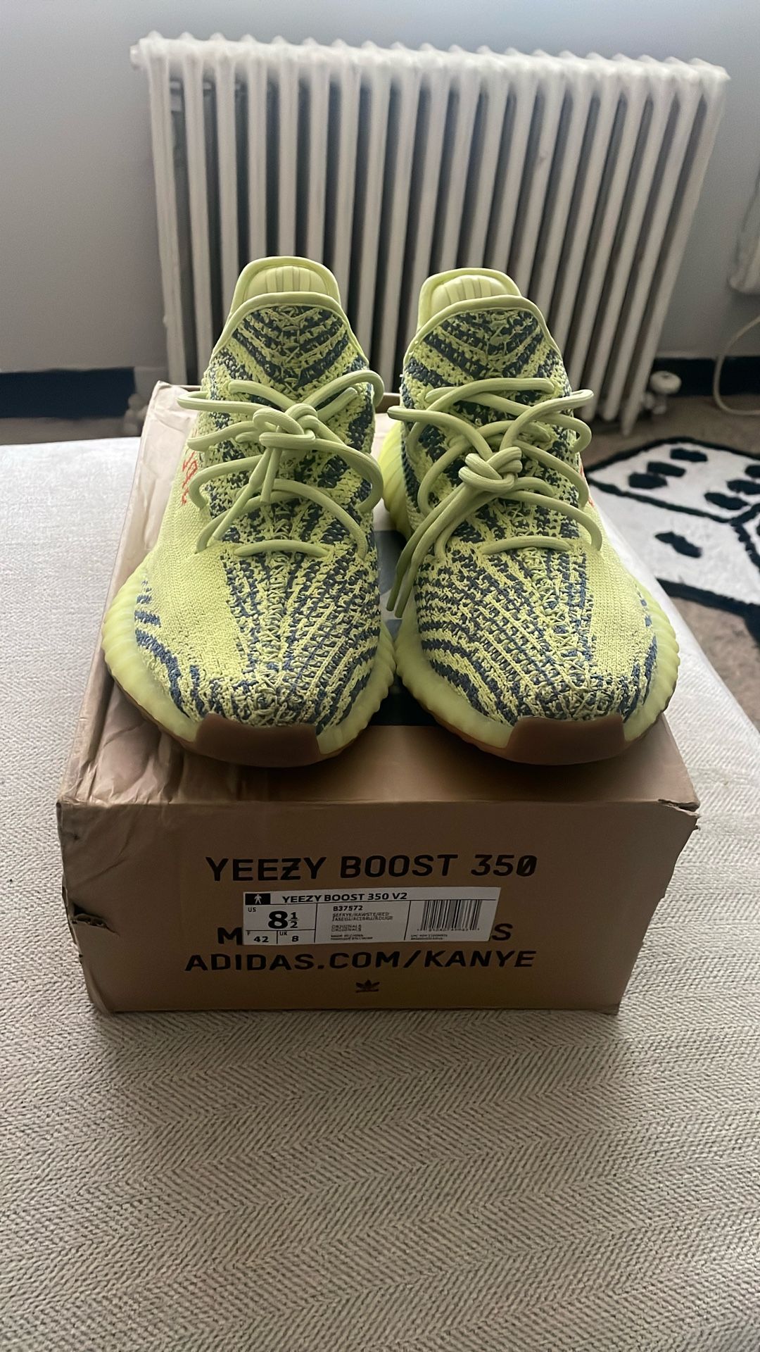 Yeezy Boost 350 V2 Size 8.5