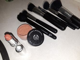 make up brushes & lipstick condition don't need them 8 for all