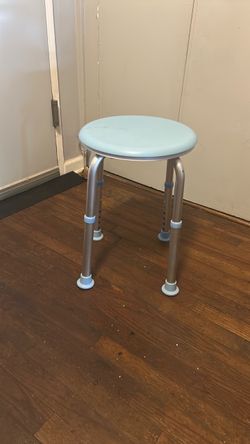 Adjustable, rotating bathtub d chair