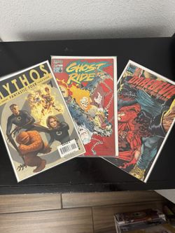Variety MARVEL COMIC BOOKS: Fantastic Four, Ghost Rider, Daredevil)