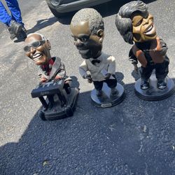 Moving Plastic Statues 