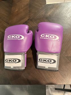 Women’s Boxing Gloves, 12oz, New