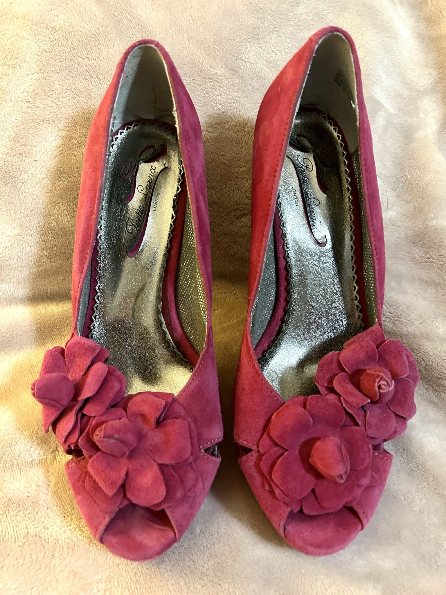 Gorgeous Poetic License Suede Heels Size 7
