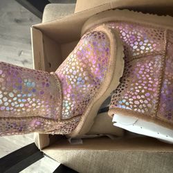 UGGS Boots Kid Size 7 Classic II Spots