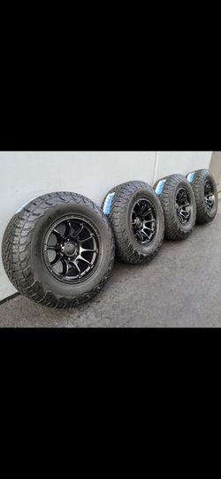 17" FUEL Variant rims w/ 33" RT tires