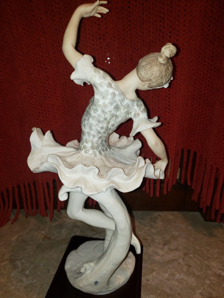 GIUSEPPE ARMANI * Hand Made In Italy * Large Ballerina Sculpture JULIETTE  dancer figurine figure for Sale in Medford, NY - OfferUp