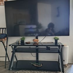 Working 75in Smart TV