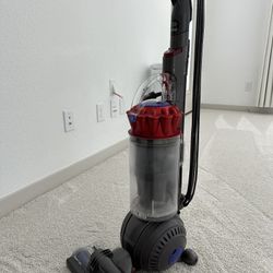 Dyson Rollerball Pet Vacuum 