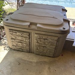 Tuff spas TT200 Spa With Built In Cover New Pump