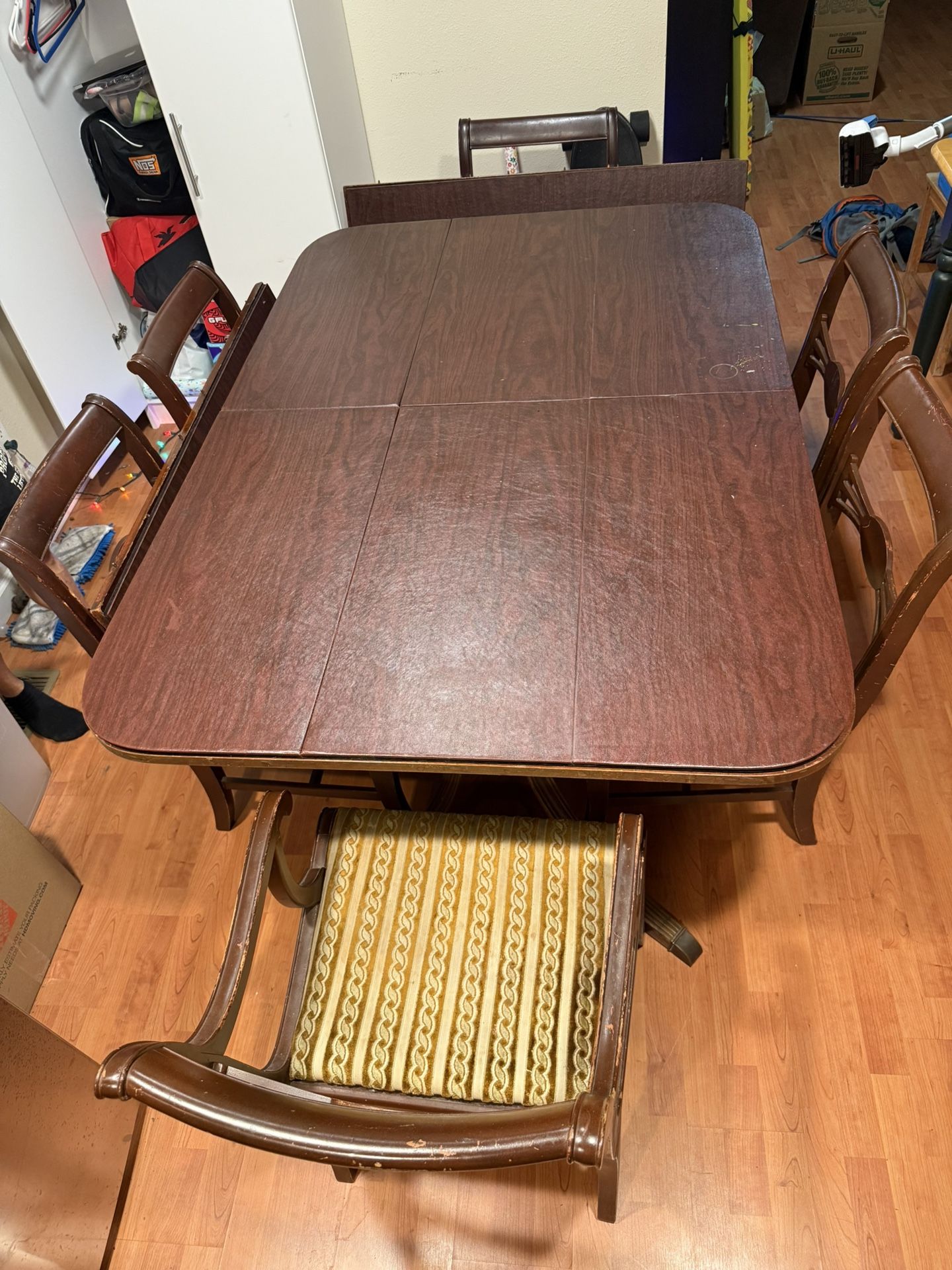 Large Expandable Dinning Room Table, Price Negotiable, Need Gone Immediately!