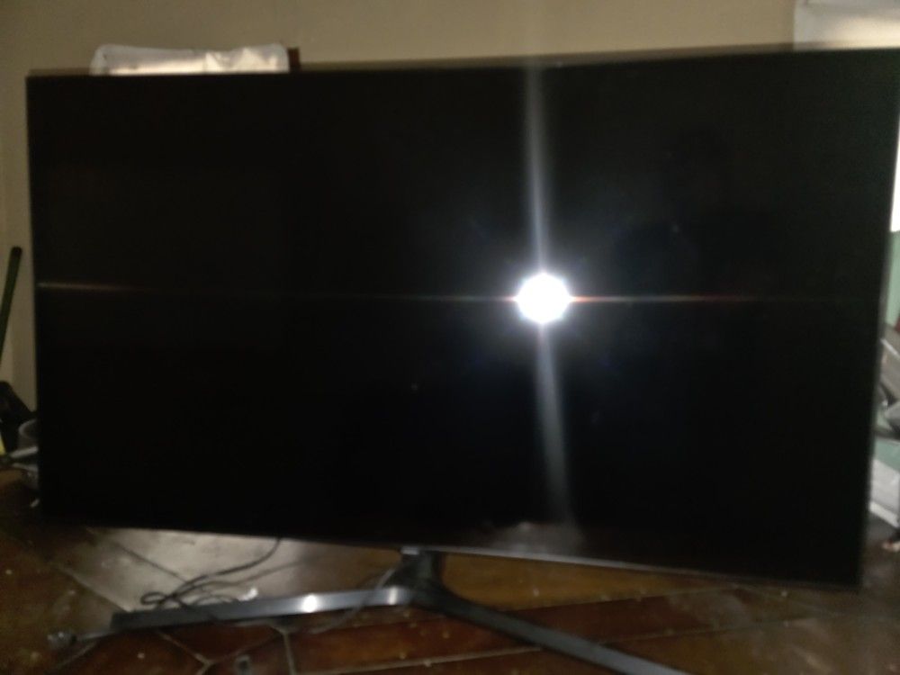 55 Inch Sansung Smart TV Crystal UHD CRACKED SCREEN