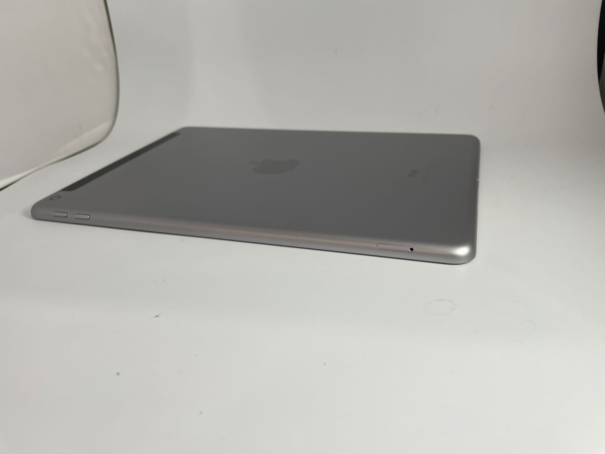 Apple iPad 6th Gen 32GB CELLULAR Apple Pencil Compatible!