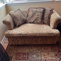 Two Love Seats And One Ottoman All 3 For $70
