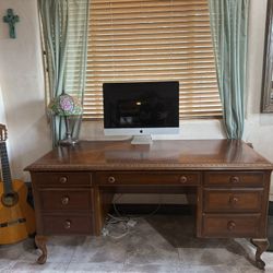 🪑 Elegant Solid Wood Executive Desk by Alexander Julian – $450 (Albuquerque, NM)