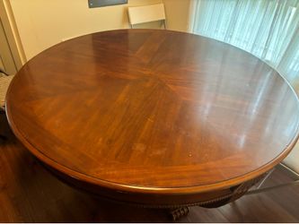 Round dinning table 52". Moving sale.