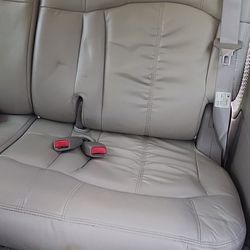 3rd Row Seats Out Of A 2002 Hoe 