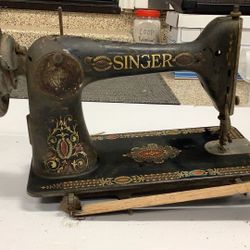 Antique 1900’s Singer Sewing Machine