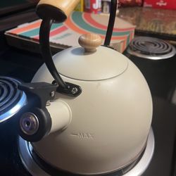 Great Deal Half Price Perf Condition Beige Hot 🥵 Water 💦 Kettle