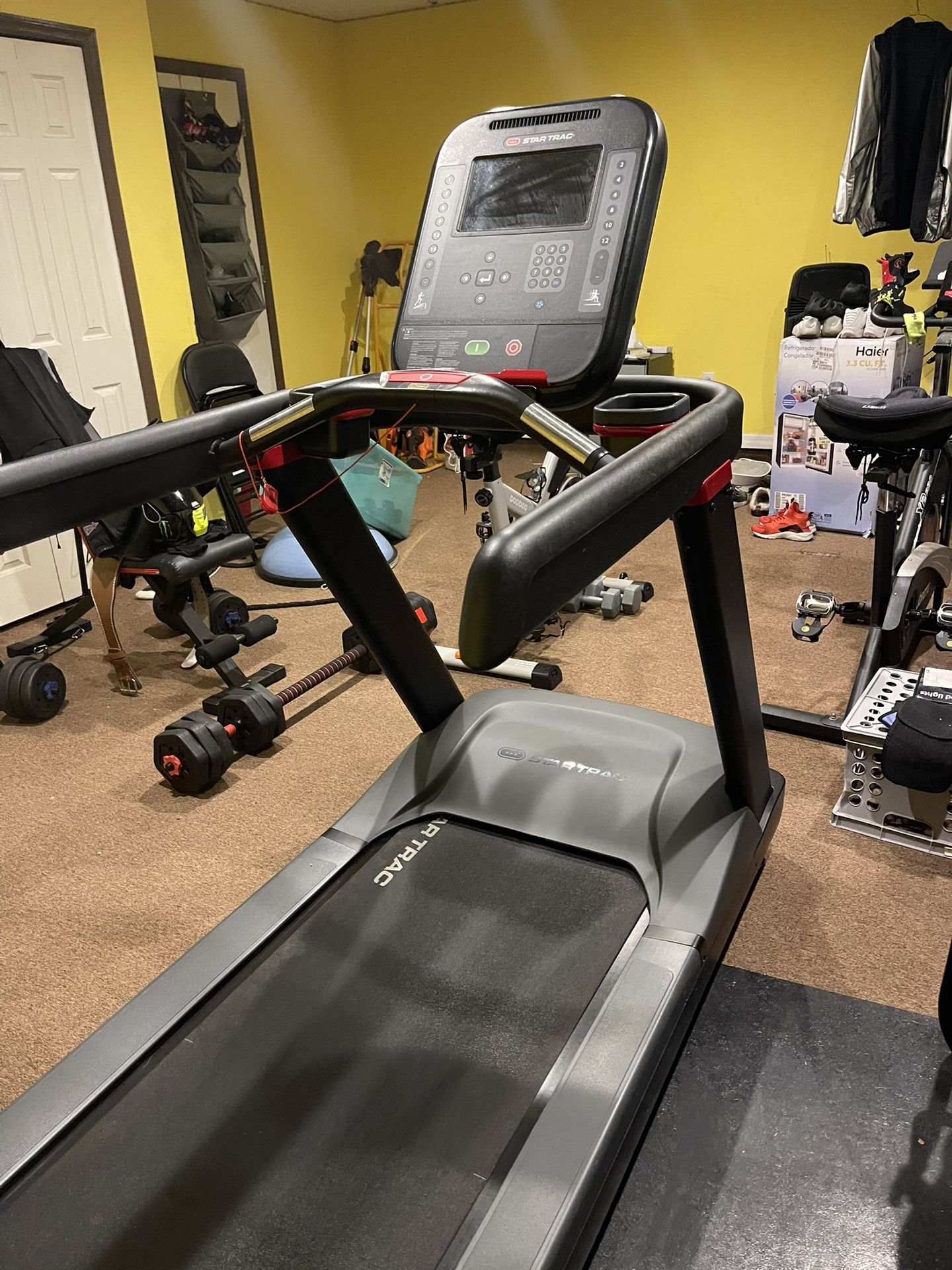 Star Trac ( Commercial Treadmill)