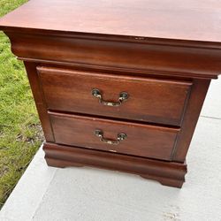Nightstand 