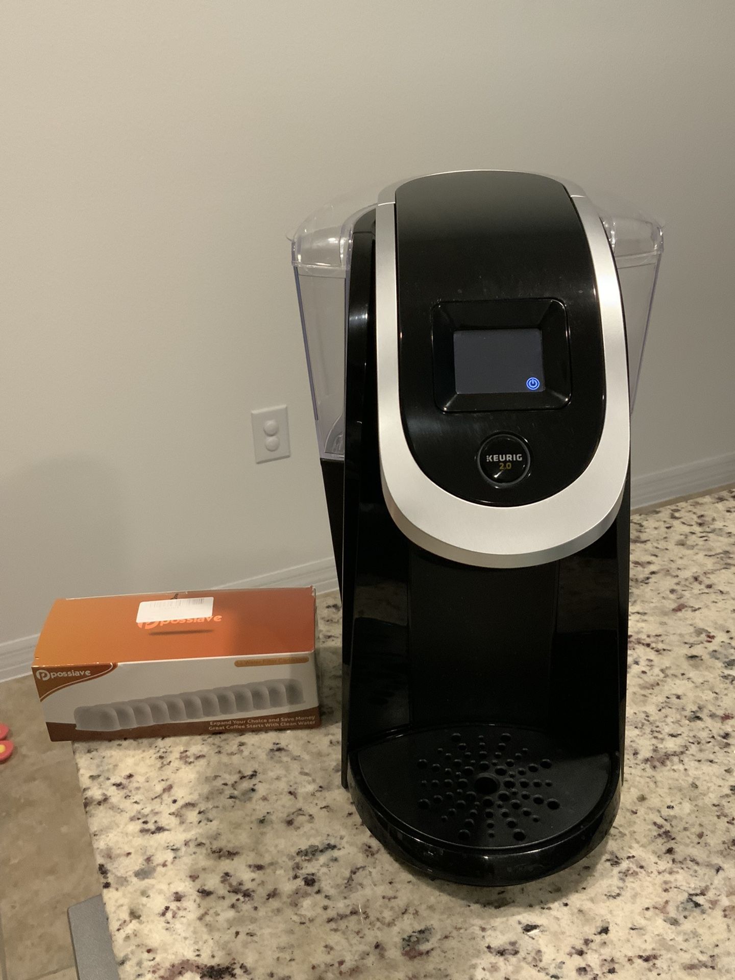 Keurig 2.0 K200 K-Cup Coffee Brewer with Touchscreen Display 40 oz Reservoir