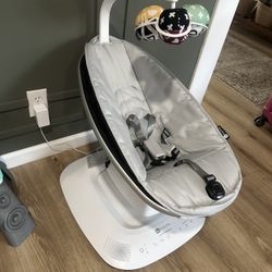 Baby swing mamaRoo