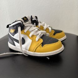 Nikes 8c $20