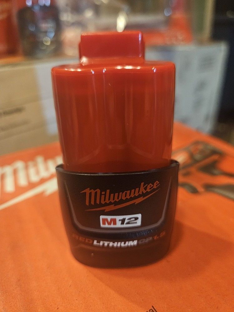 Milwaukee 1.5ah  12m  Battery(20.00 Firm)