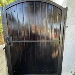 Side Gate