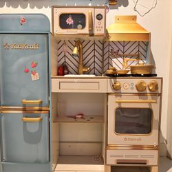 Kid’s Play Kitchen 