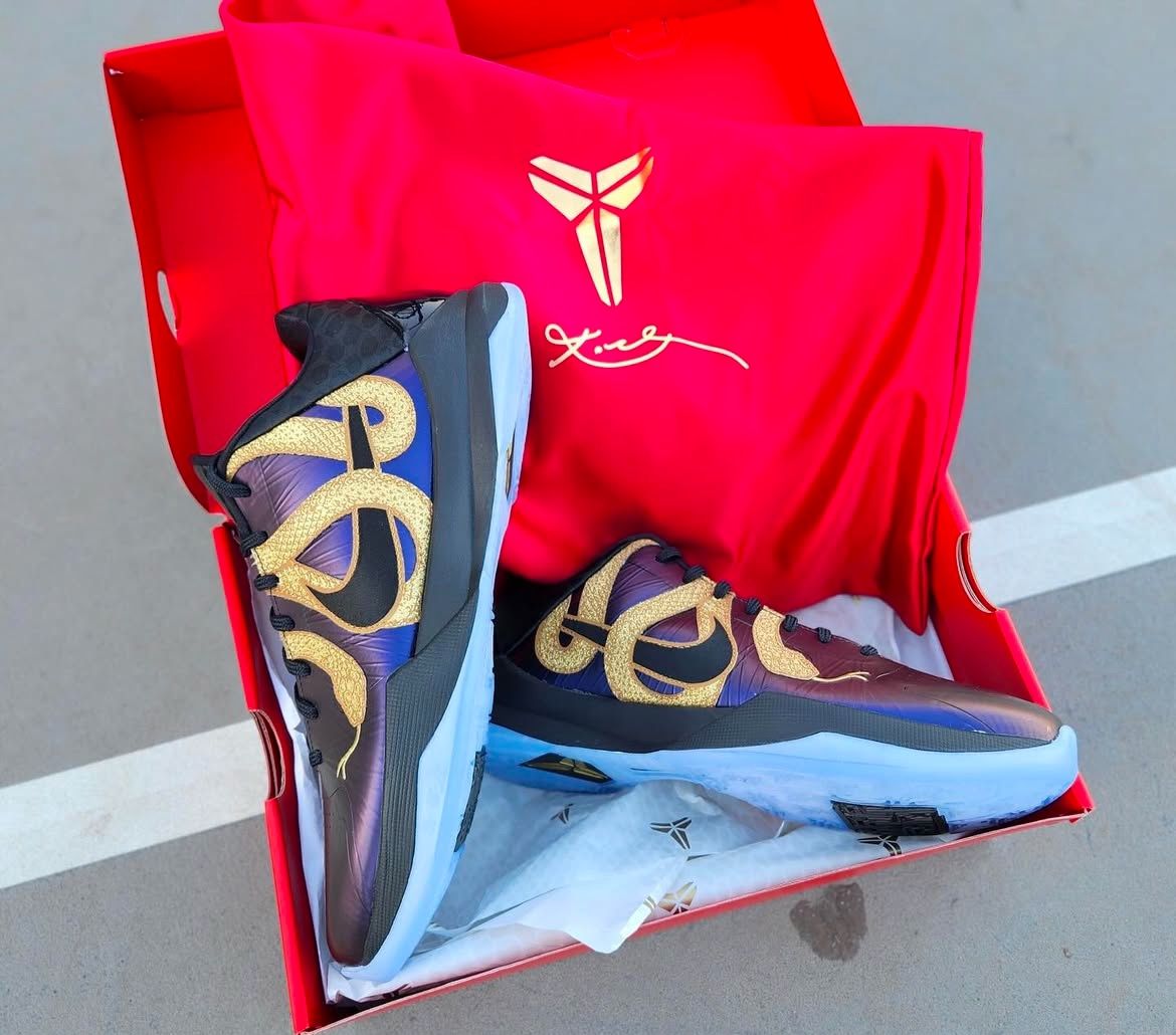 Kobe 5 Year If Mamba  Size 9.5~12 250$