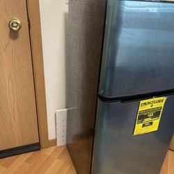 Mini Fridge 4.3cu Ft