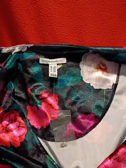 Issac Mizrahi floral women's dress, nice for an occasion or party.