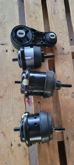 2009---2017 Chevy traverse / GMC Arcadia / Buick enclave 3.6 motor transmission mount set