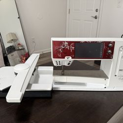 Bernina 830LE w/ Embroidery Module & Accessories