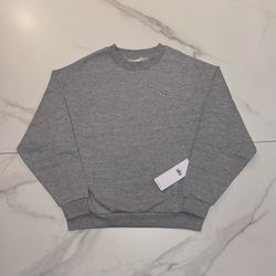 Alo Yoga Accolade Crew Neck Sweatshirt Athletic Heather Grey NWT Size Medium