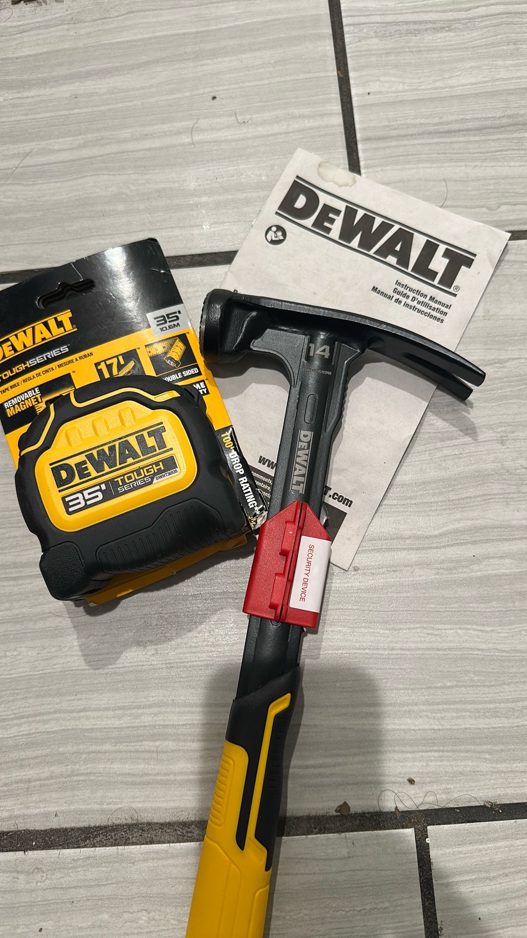 Hammer  Dewalt  14oz  And  Tape Measure  Brand  New