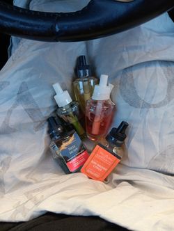 5 Brand New White Barn Wallflowers