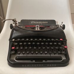 Vintage 1940’s Remington Rand Streamliner Typewriter, Black 
