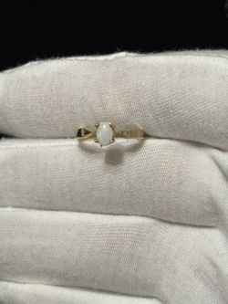 Solid 10k Yellow Gold Opal Ring Size 6 